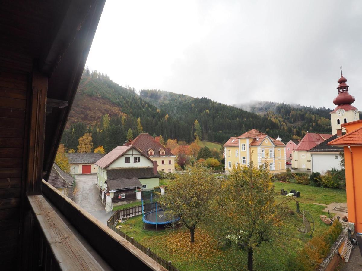 Gasthof Zum Gruenen Specht Oberzeiring Bagian luar foto