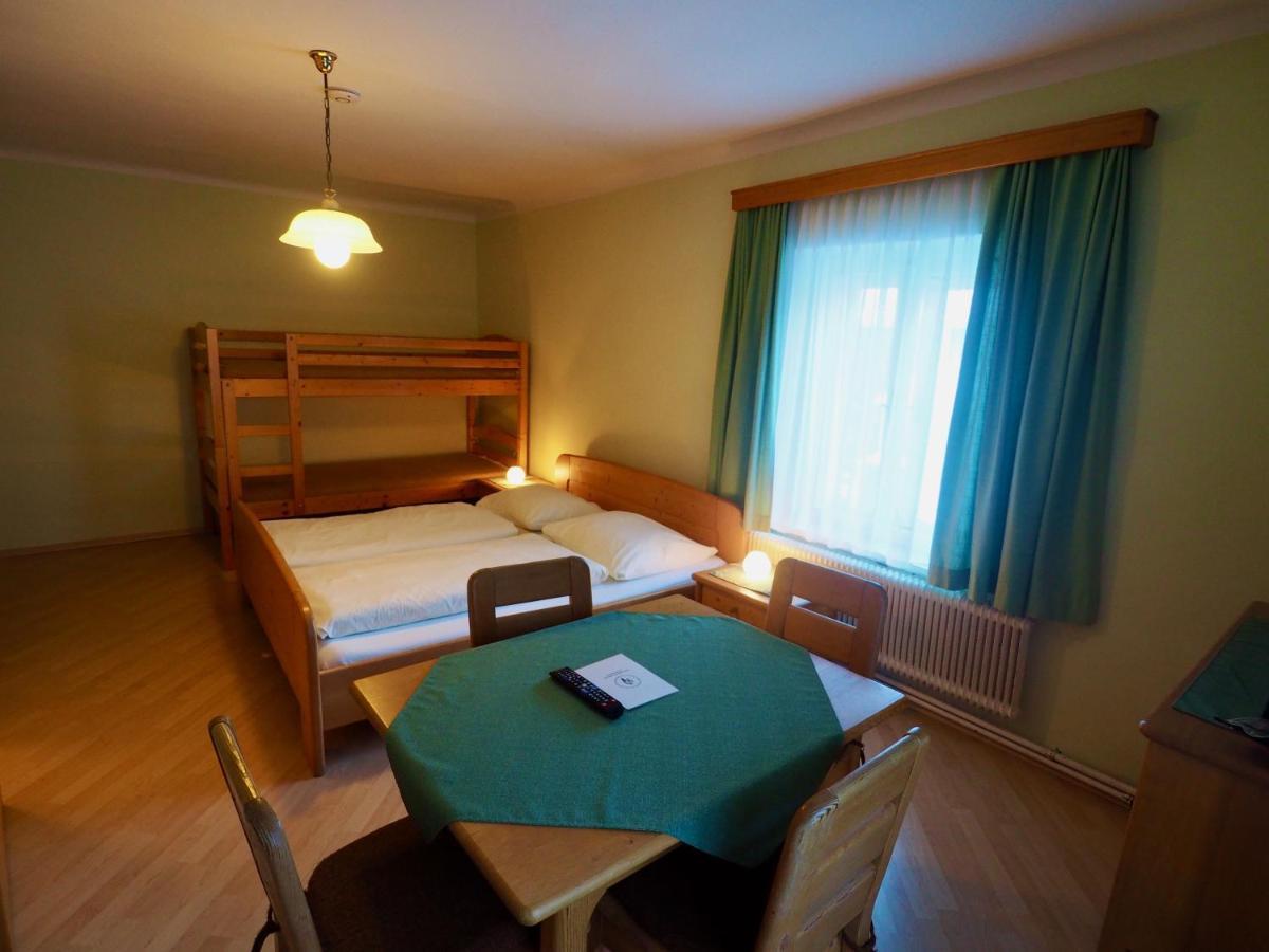 Gasthof Zum Gruenen Specht Oberzeiring Bagian luar foto
